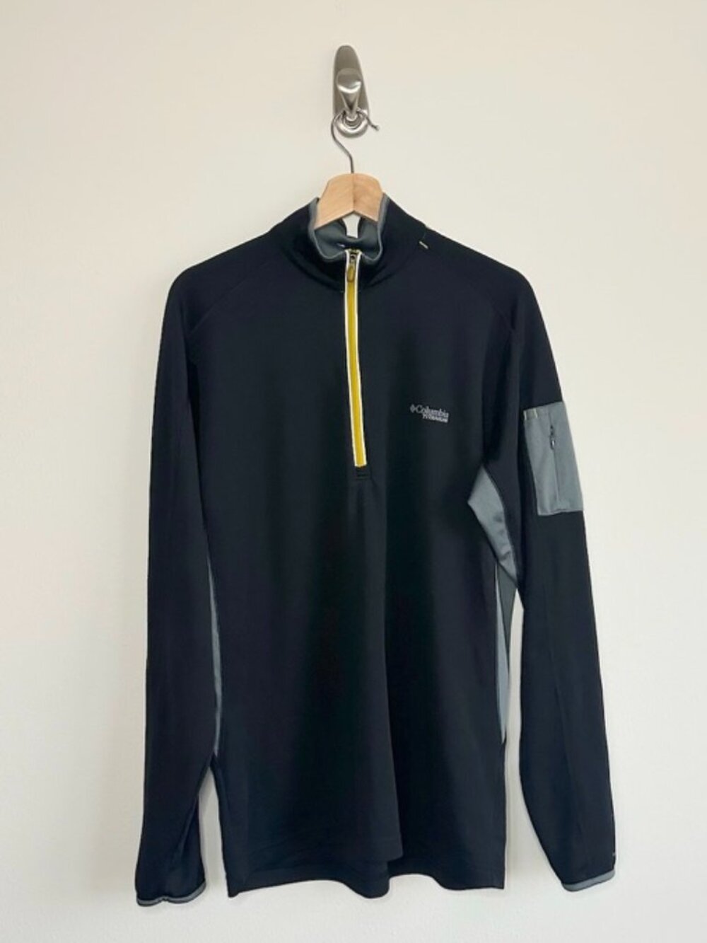 Columbia Black and Yellow Waffleknit Jacket Size Large